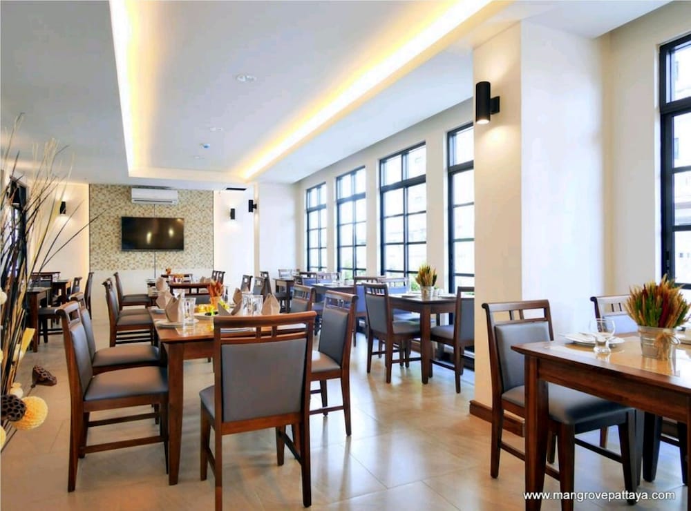 The Mangrove Hotel 34/51