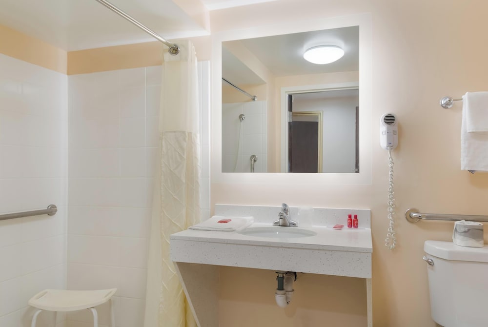 All Seasons Inn & Suites Smithfield Providence 34/36