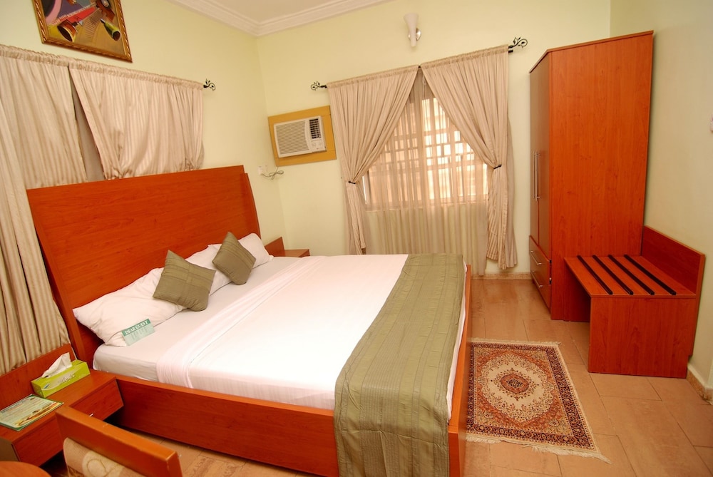 DELUXE, DOUBLE BED