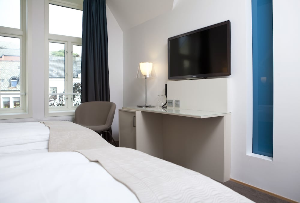 QUALITY HOTEL WATERFRONT 11/47