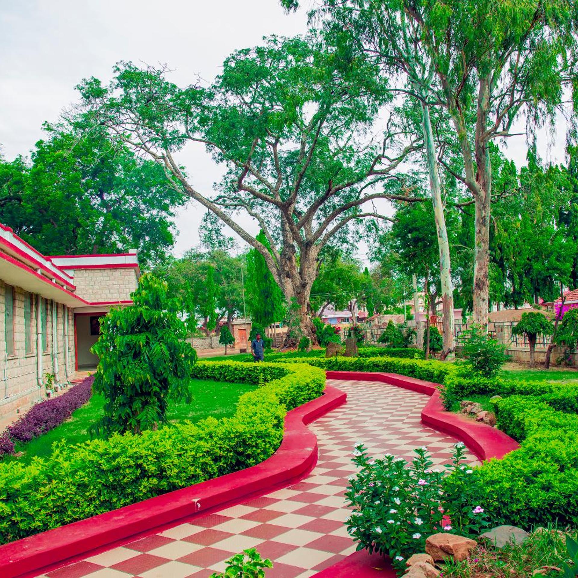 Kstdc Hotel Mayura Chalukya Badami 41/50