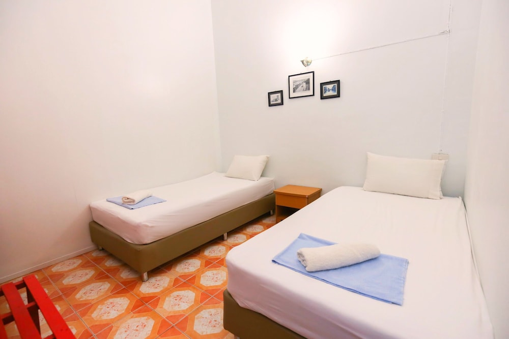 Phuket Old Town Hostel 15/61