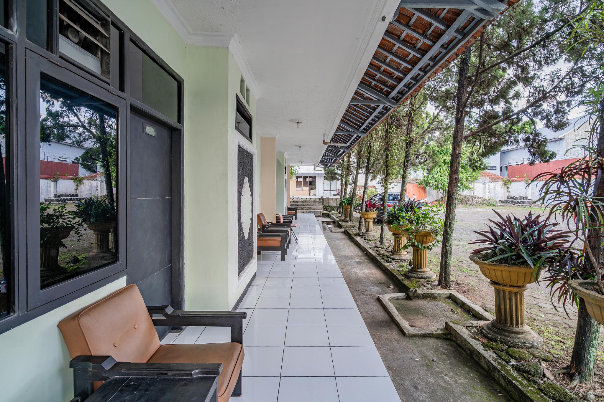 Capital O 94108 Hotel Abadi 8/15