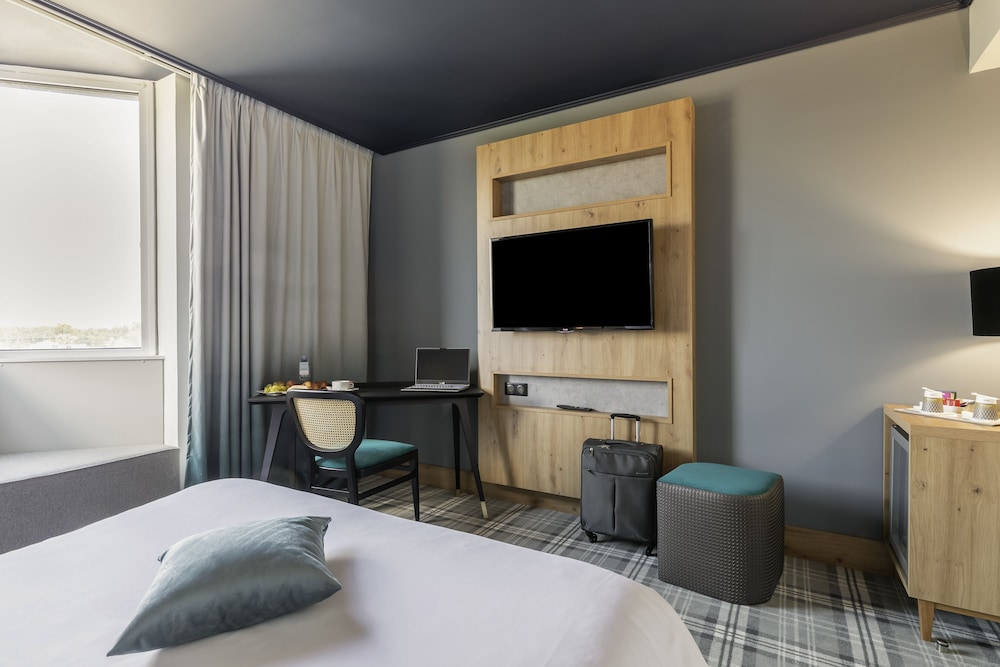 Mercure Lyon Est Villefontaine 16/64