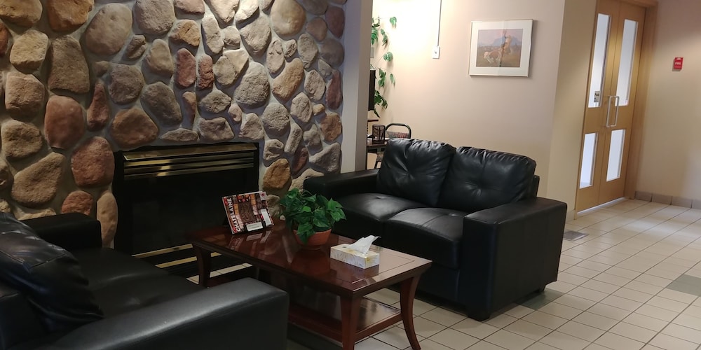 Travelodge by Wyndham Lacombe 37/54