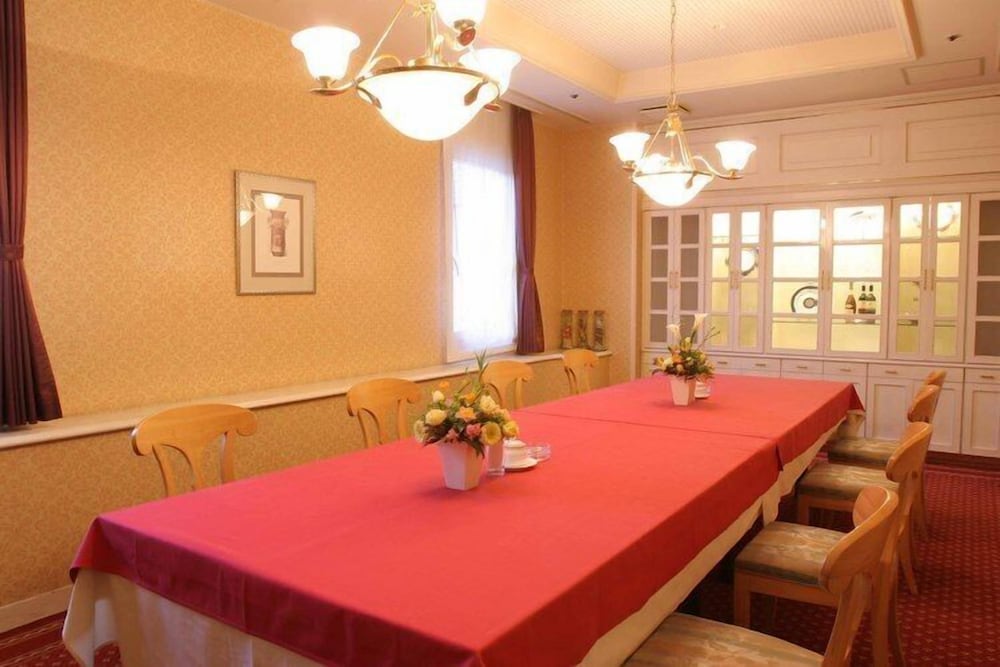 Sakaide Grand Hotel 57/59