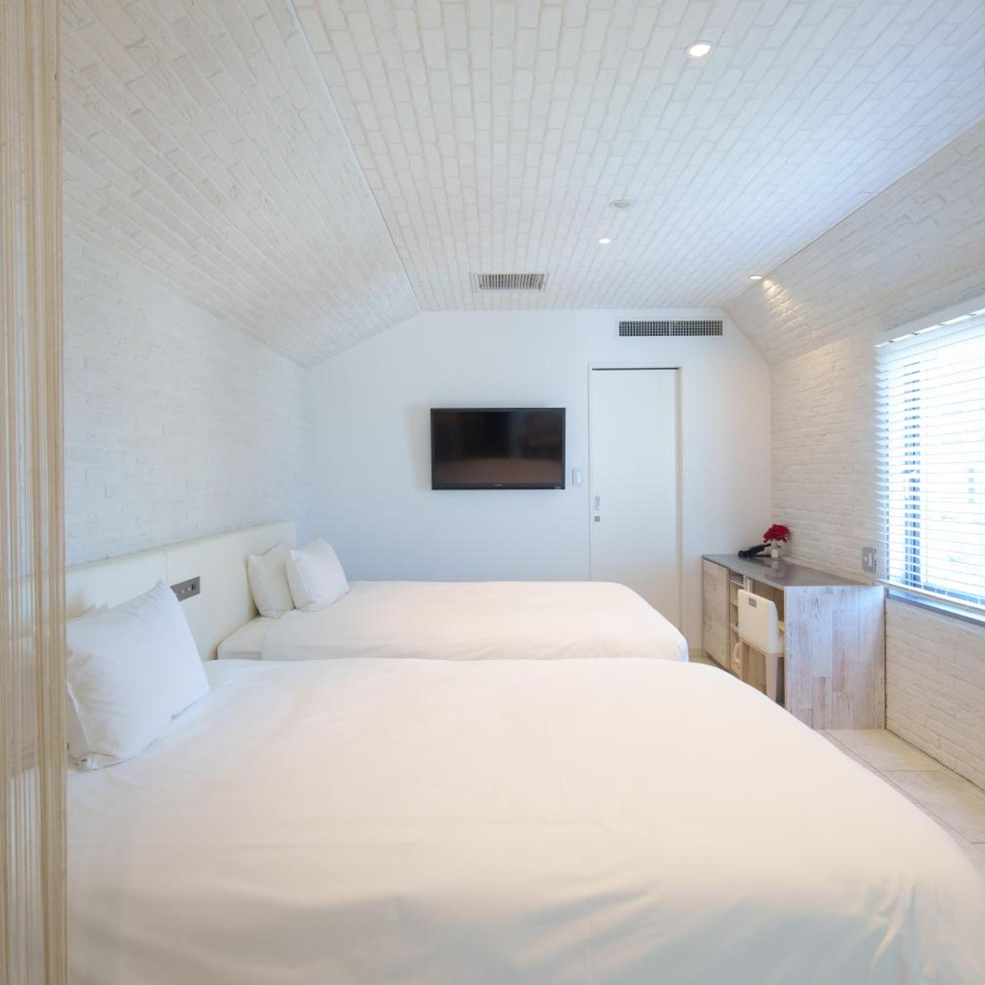 Cave, Executive, Twin Beds