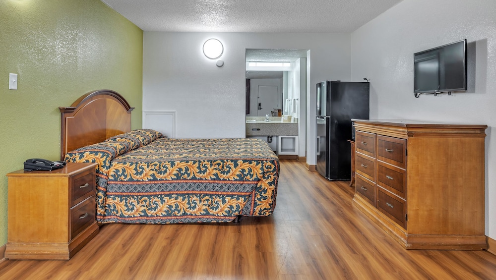 Studios And Suites 4 Less Emporia 23/50