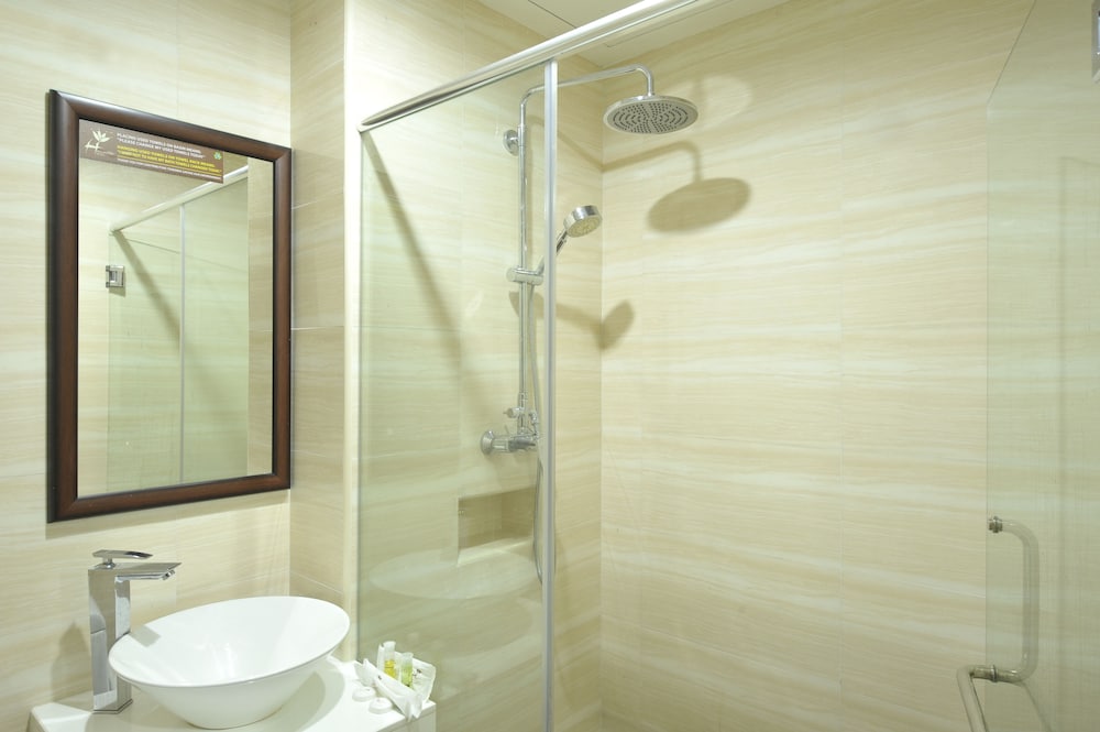 Hallmark Regency Hotel 25/27