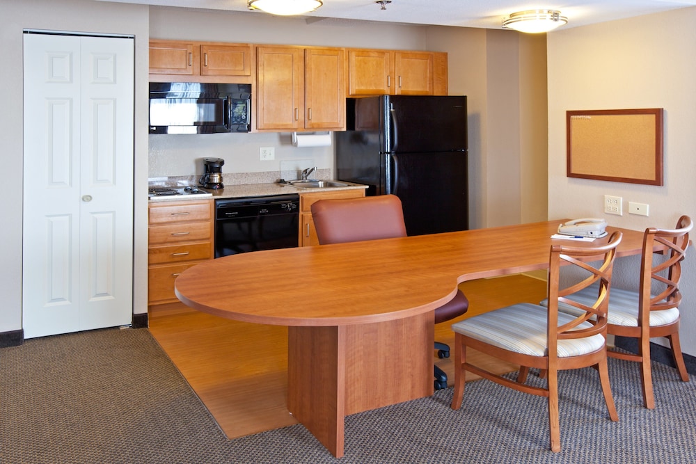 Candlewood Suites Indianapolis Downtown Medical District 59/73
