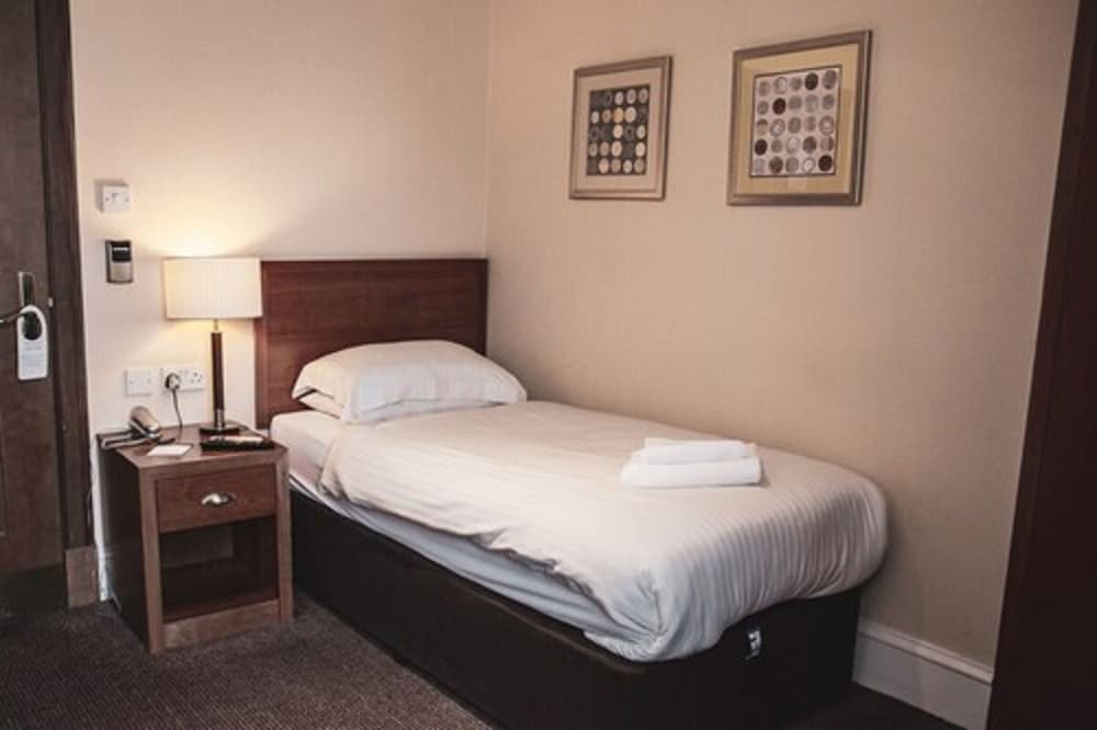Angus Hotel 12/71