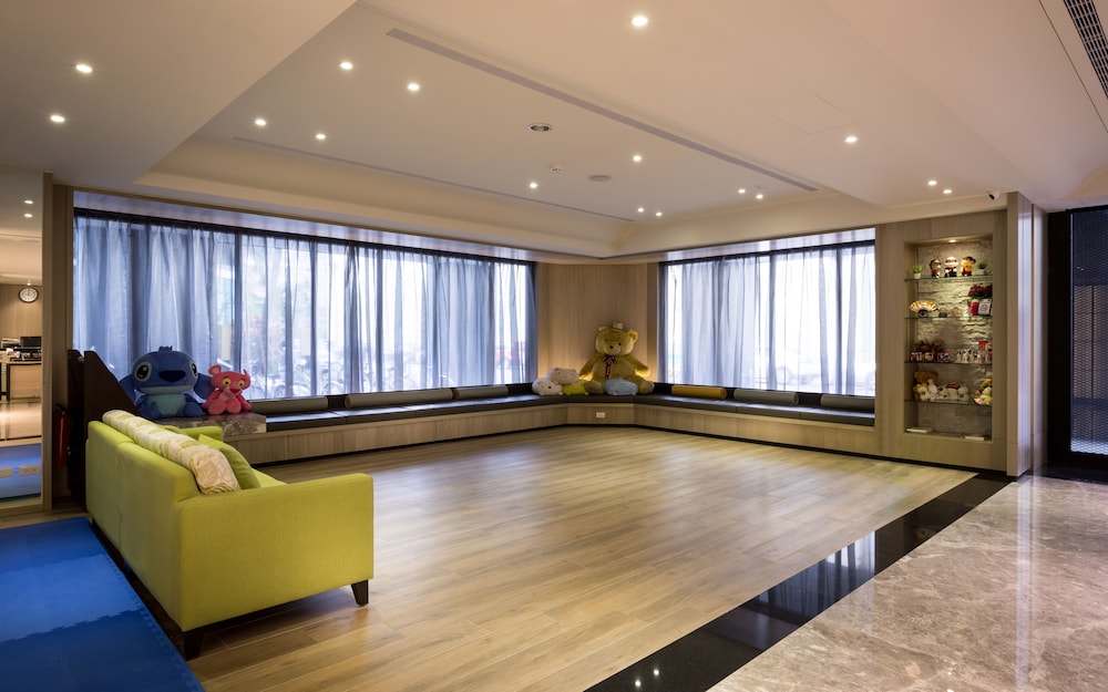 CHECK inn Taichung Wenxin Zhongqing 7/64