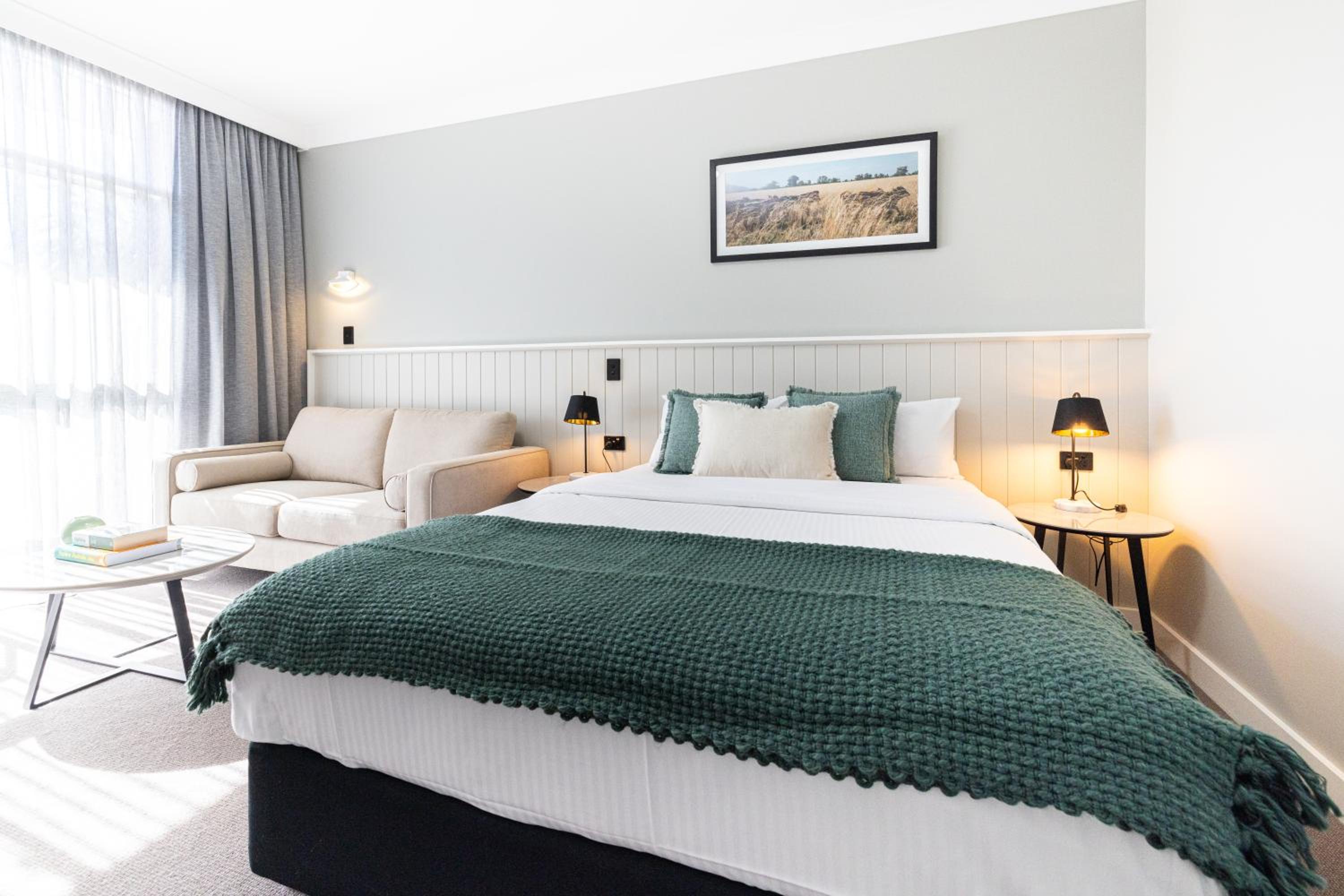 Renovated, Queen Bed, Pool View