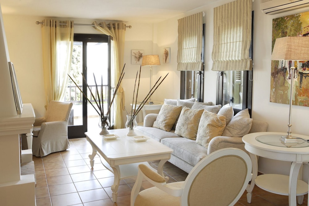 Aegean Suites - Adults Only 32/57