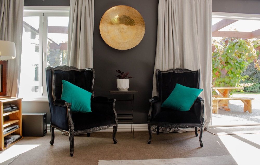 QUEENSTOWN COUNTRY LODGE 45/54