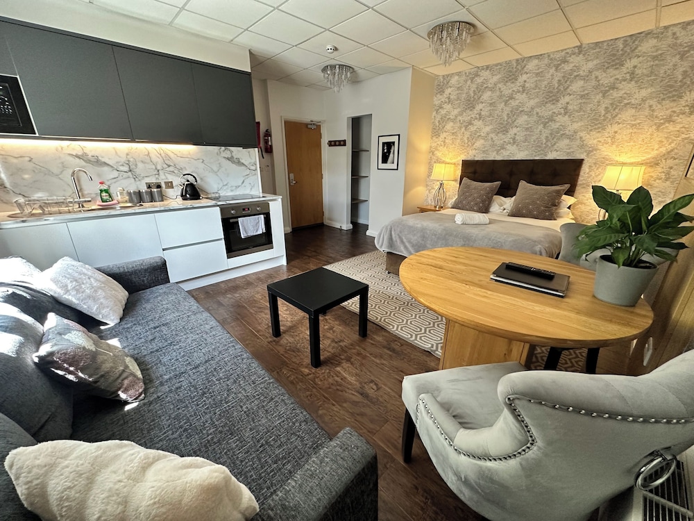 Churchill Court Hotel 33/59