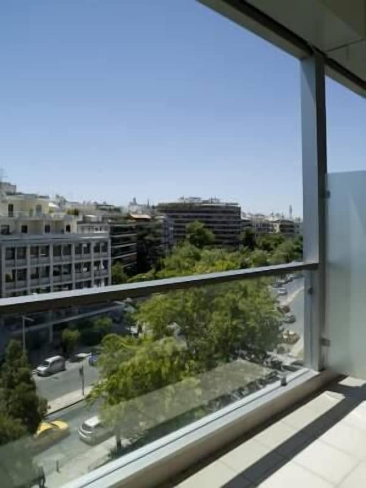 Ilisia Hotel 63/68