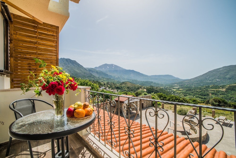 Aravanes Mountain Resort And Eco Cuisine 3/75