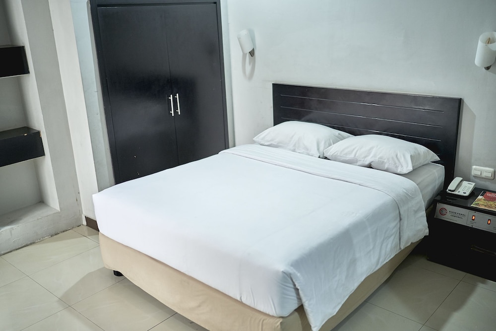 Hotel Celebes 8/22