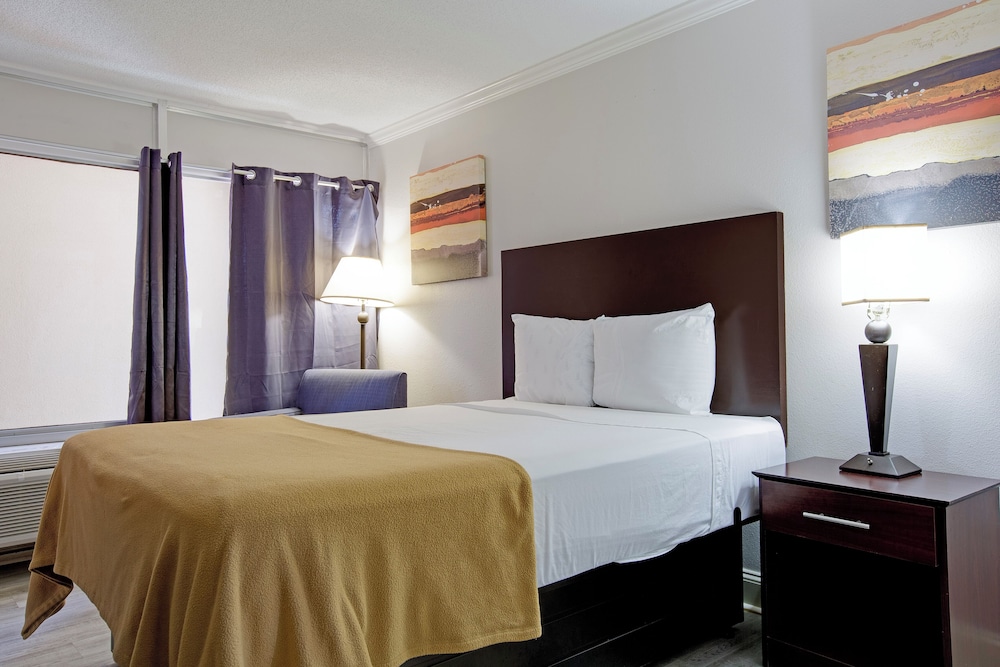 غرفة بسرير كوين، Riverside Inn & Suites by OYO Danville Ceaser Casino 8/10