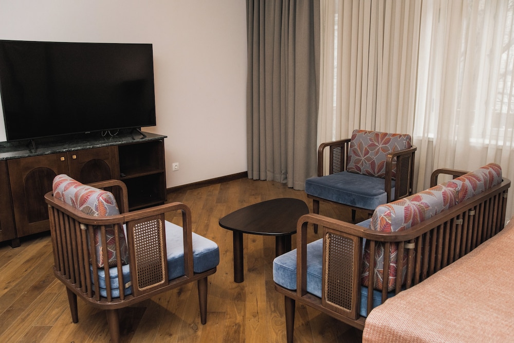 Makmani Hotel 40/62