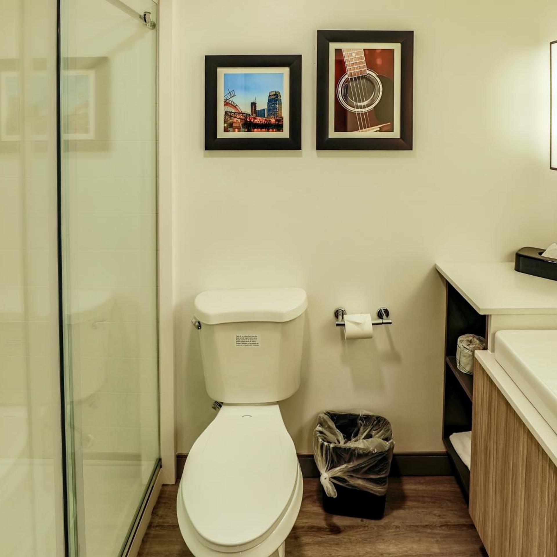جناح بسرير كينج مع أريكة، Country Inn & Suites By Radisson Nashville Airport TN 9/9