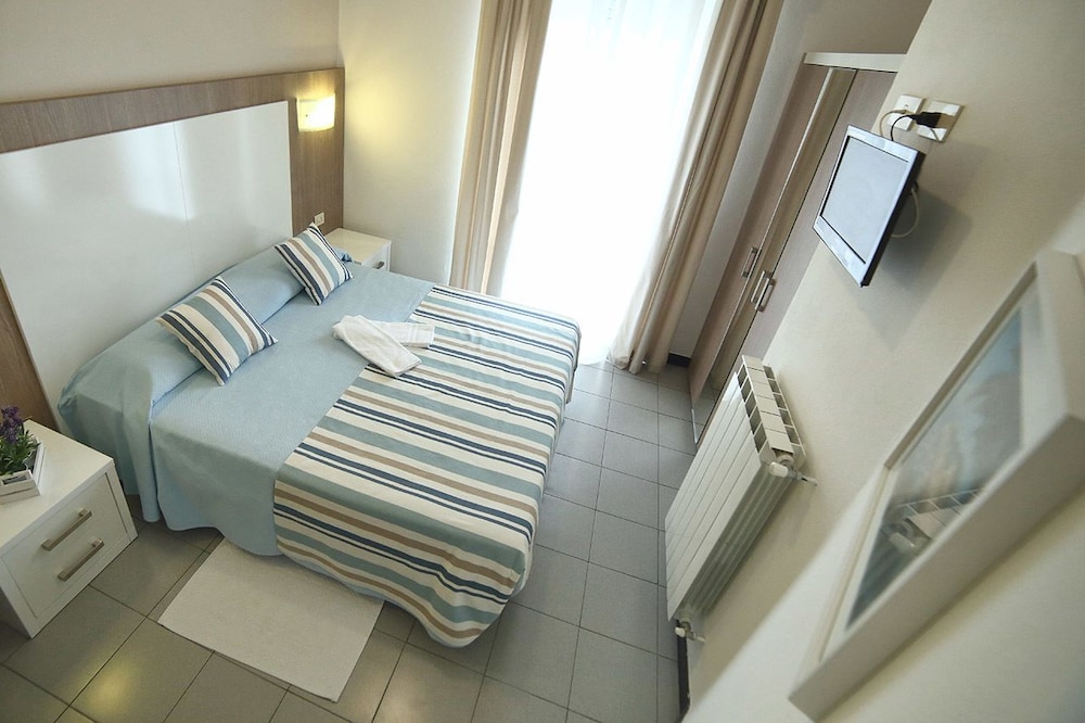 Hotel Villa Rosa 12/40
