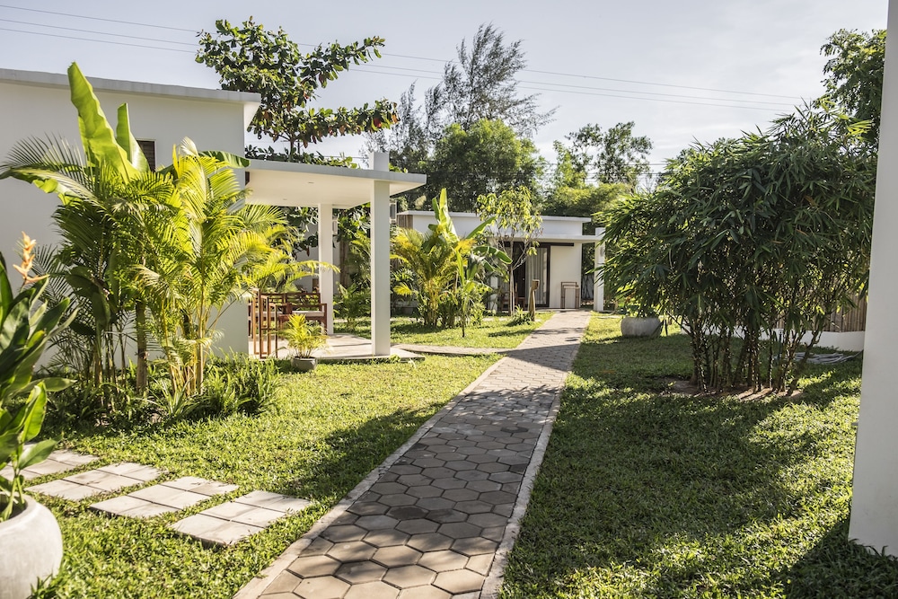Sahaa Beach Resort 37/48