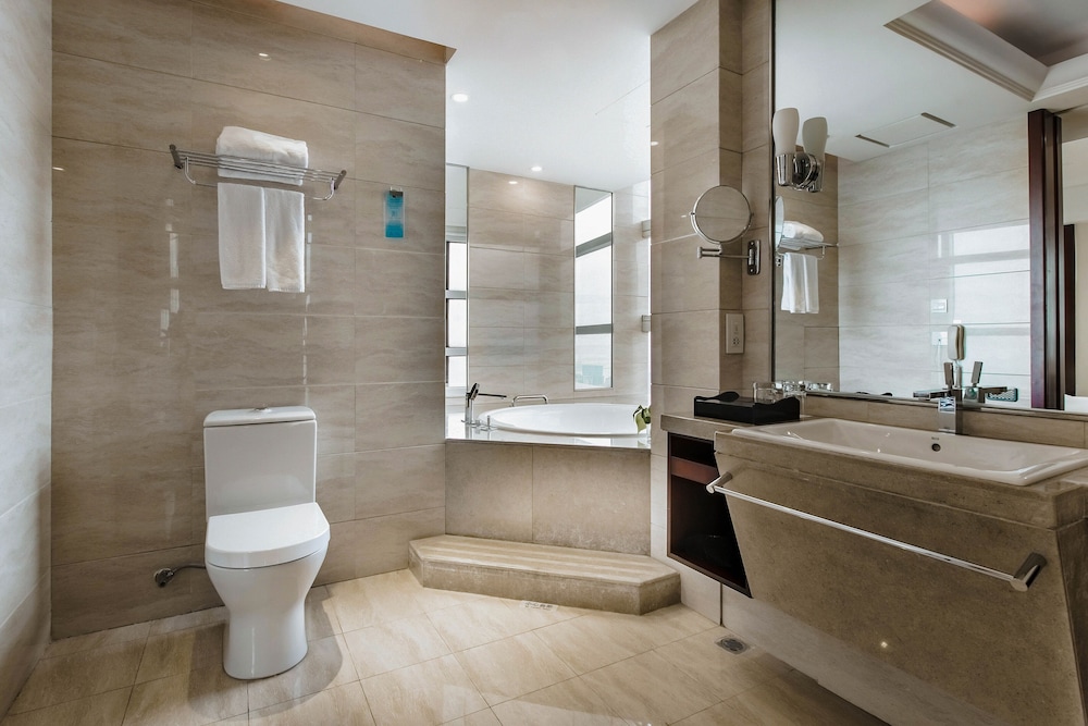 New Century Hotel Qingdao 23/73