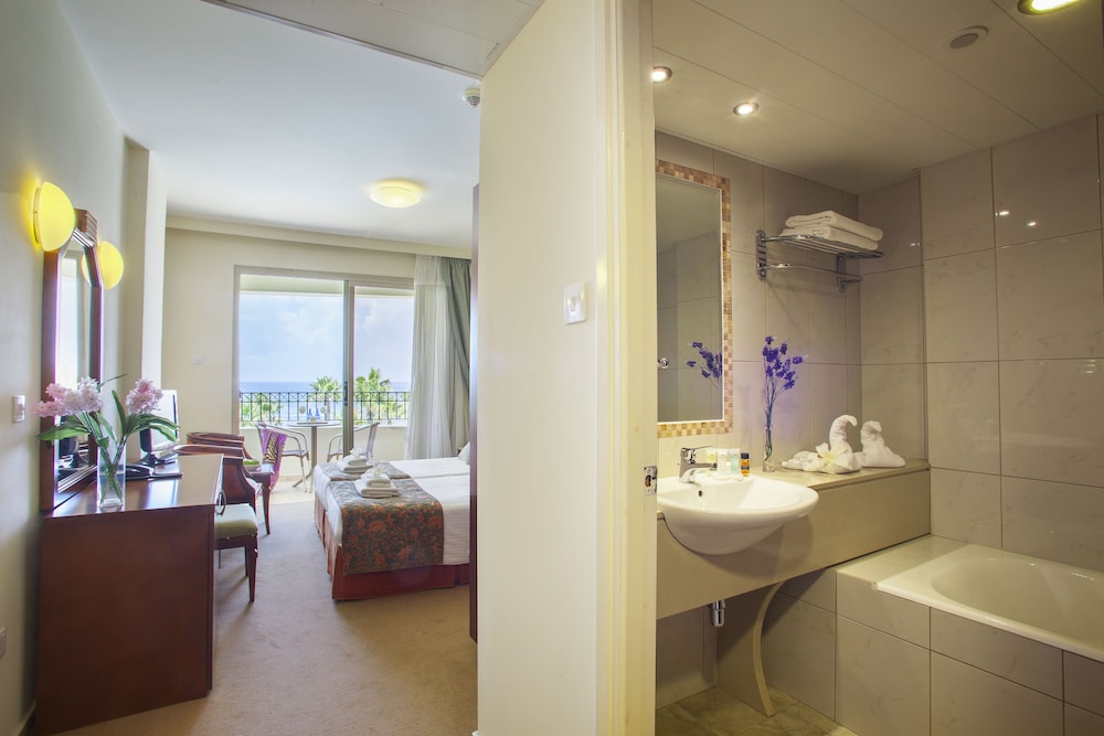 Aquamare Beach Hotel & Spa 60/61