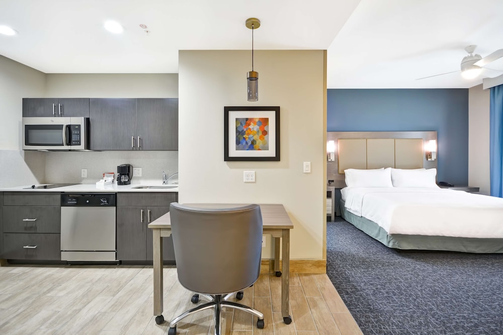 Homewood Suites by Hilton Orlando Theme Parks 50/55