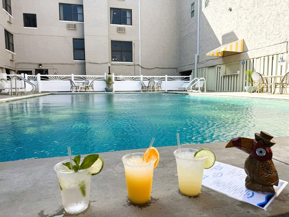 Oceanic Hotel 40/50