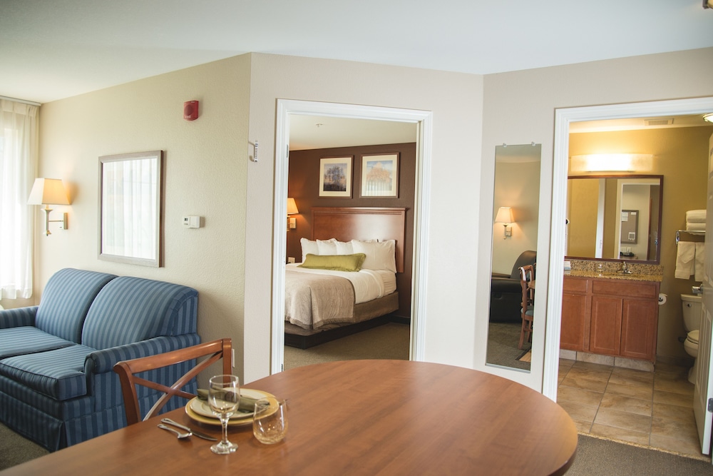 Candlewood Suites Loveland 46/62