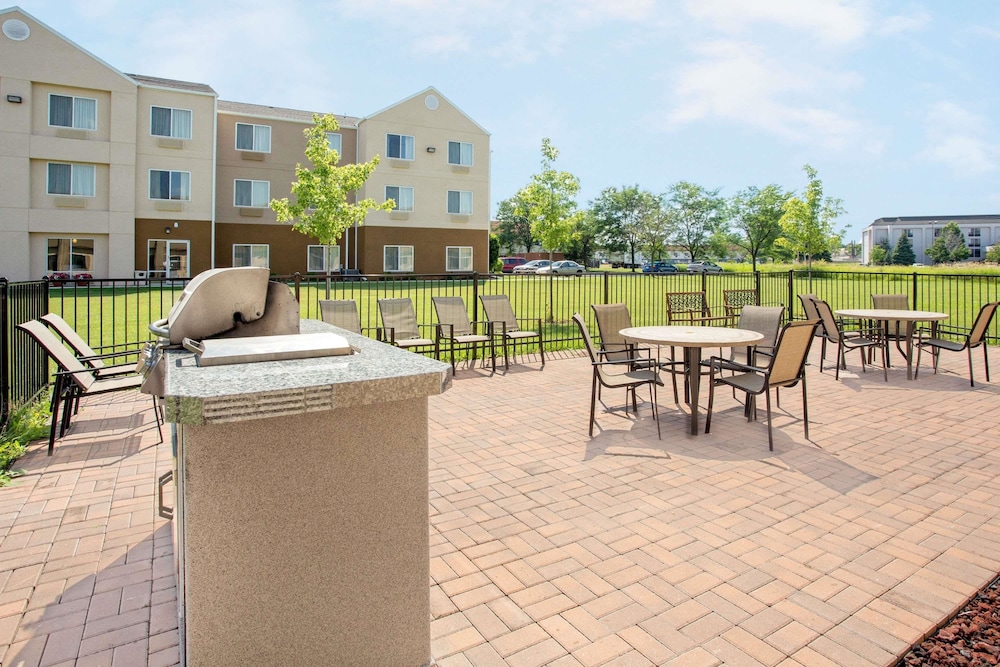 Baymont By Wyndham Green Bay 32/34
