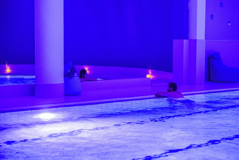 swimming pool spa