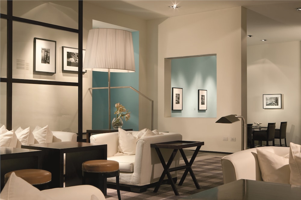 Gallery Art Hotel 33/39