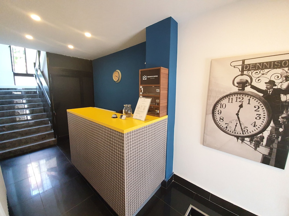 Premium Crown Suites 6/47