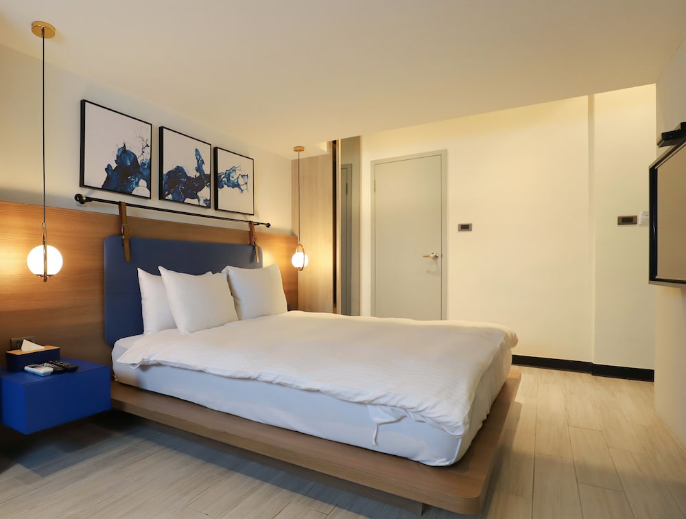 DELUXE, QUADRUPLE, 2 DOUBLE BEDS