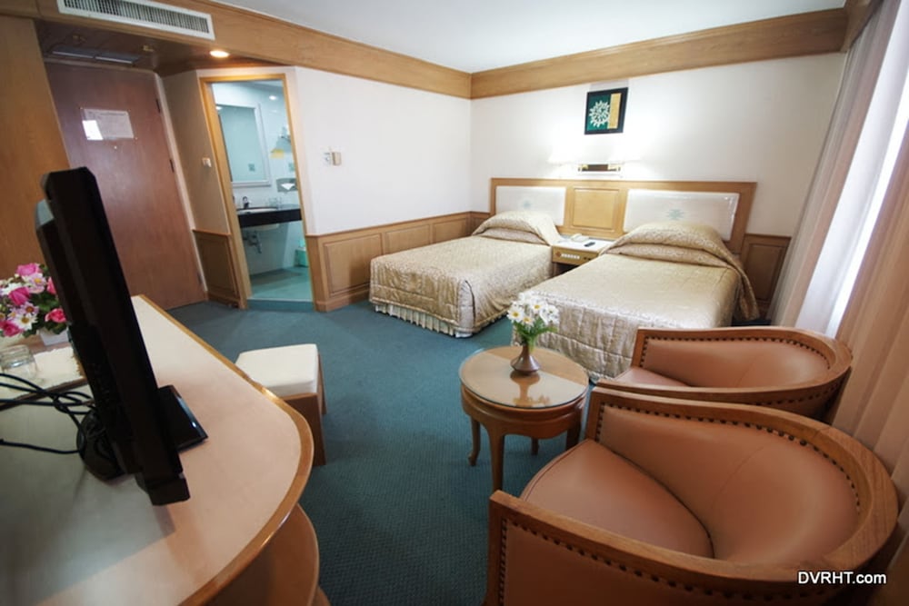 Dhevaraj Hotel 42/62