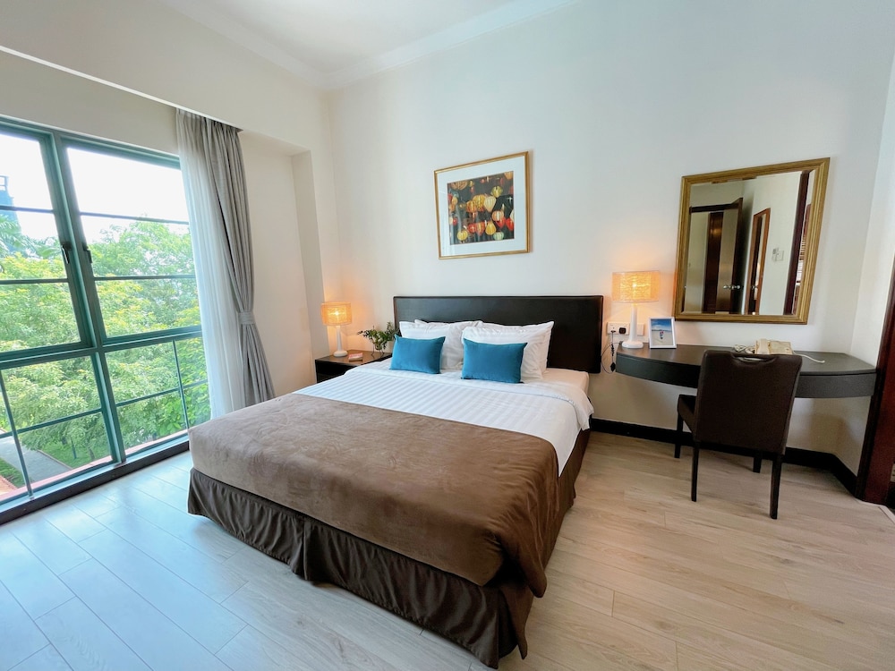 Diamond Westlake Suites 8/50