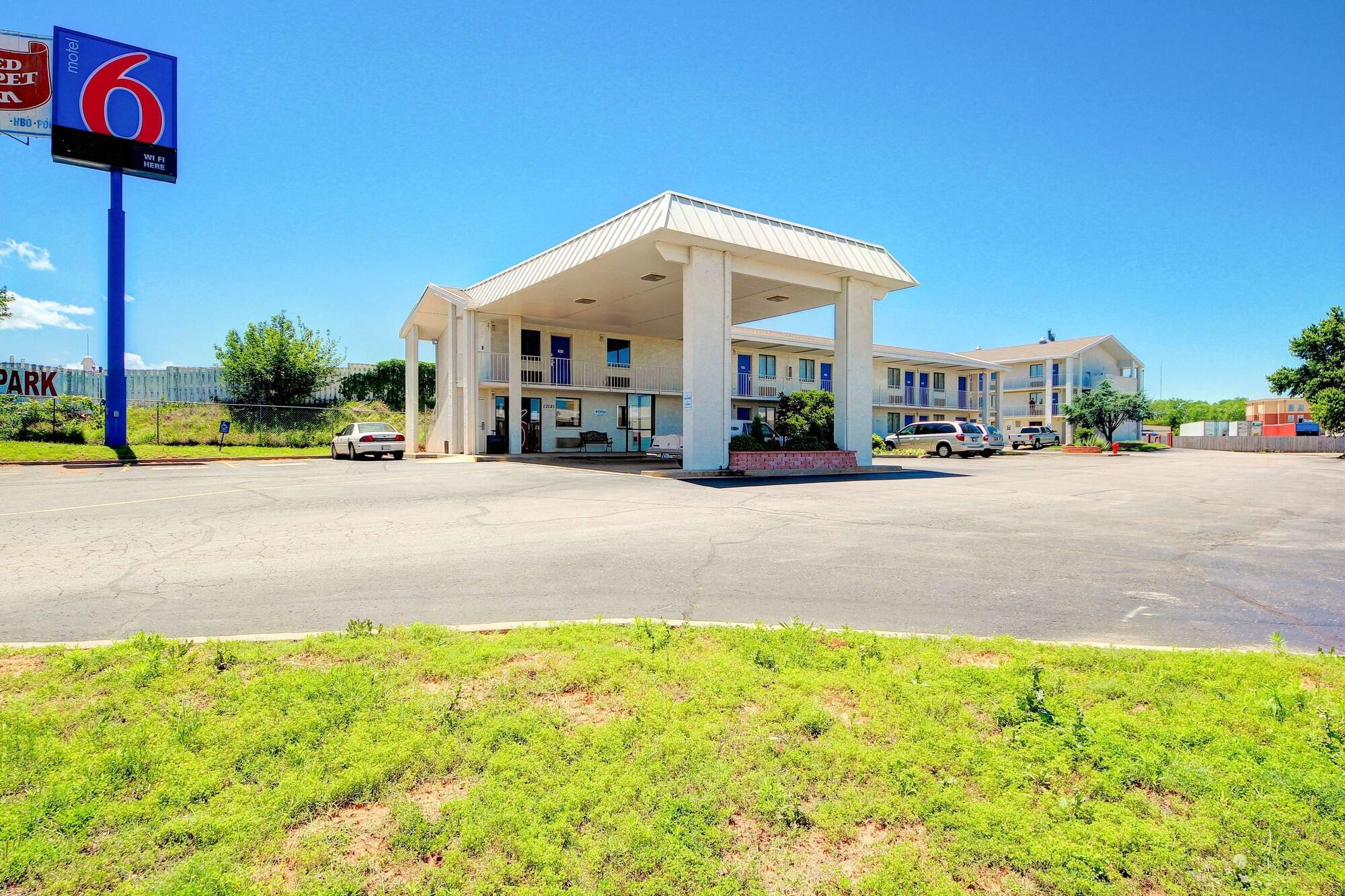 Economy Hotel Plus (ex Motel 6 Oklahoma City North Frontier City) 4/31