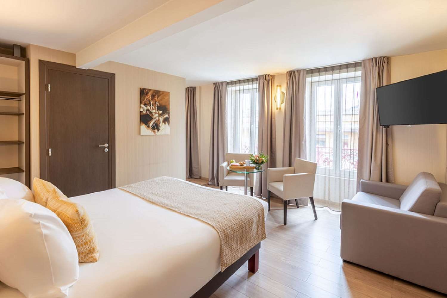 Family, Queen Bed, Sofa