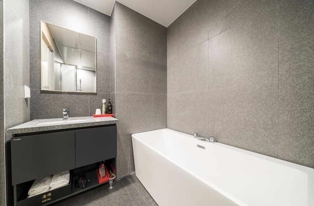 Suwon Station Myeongjak Hotel 56/57