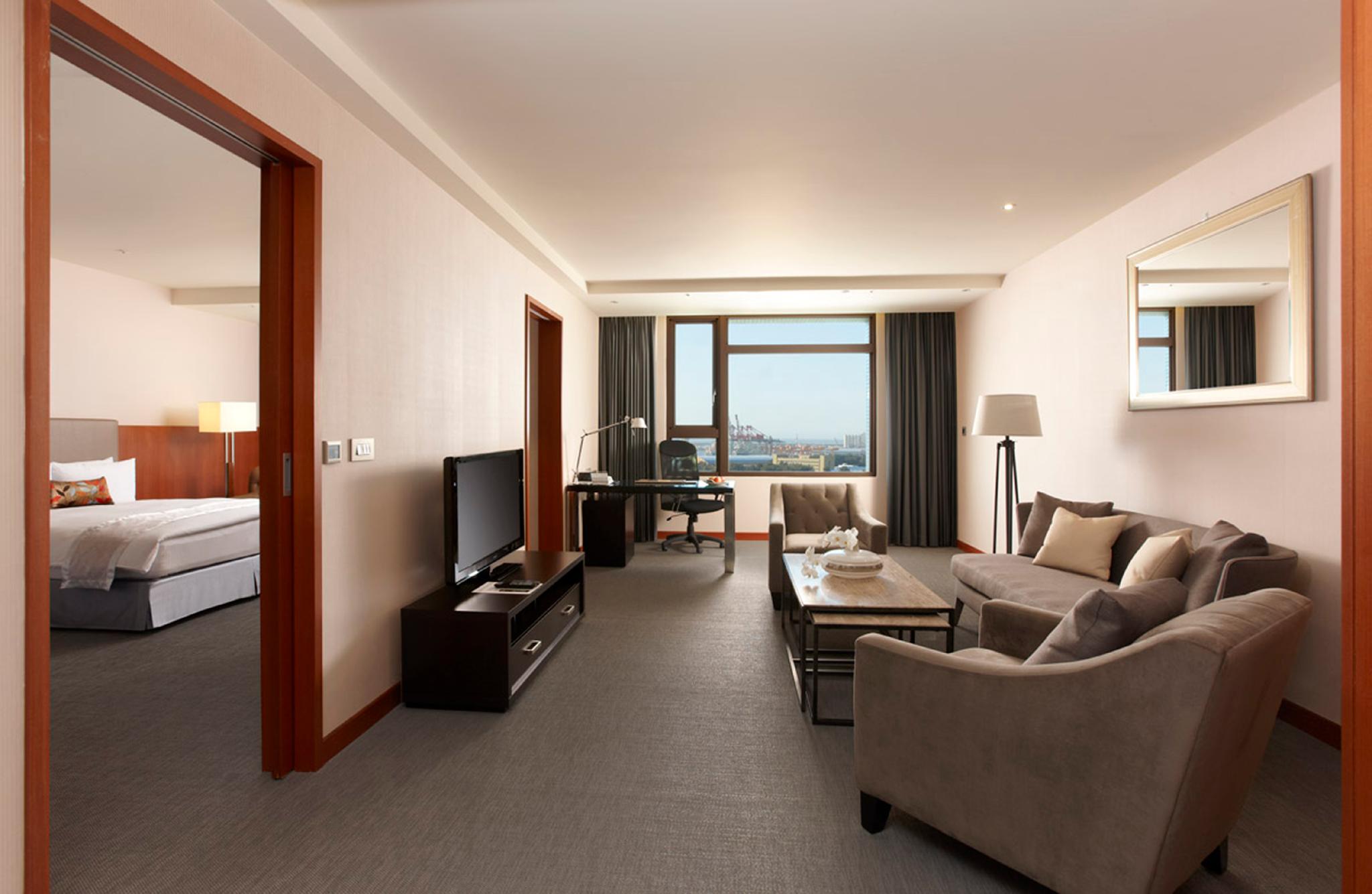 Harbour, Suite