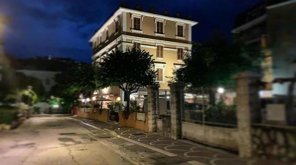 ホテル イリス クリヨン 写真2