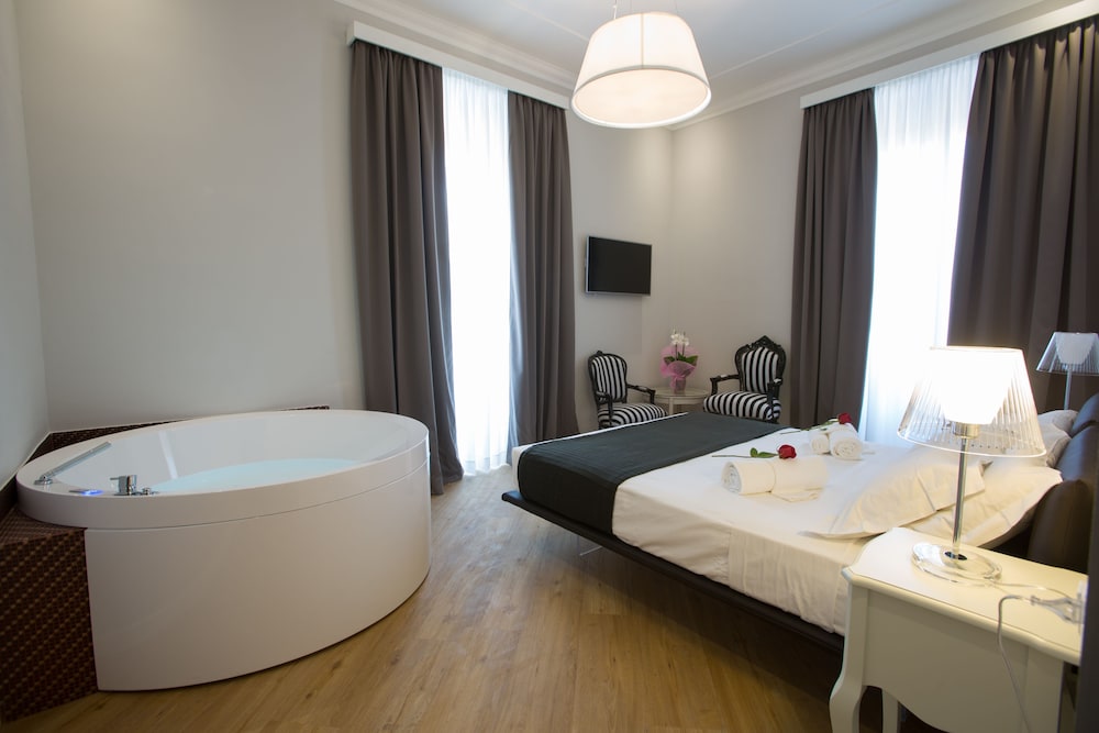 Ara Suite 6/38