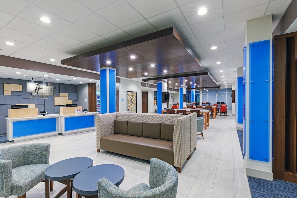 Holiday Inn Express & Suites Purcell 9/48