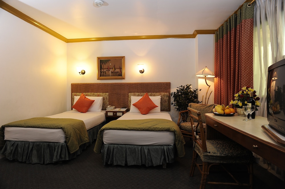Golden Pine Hotel 16/41