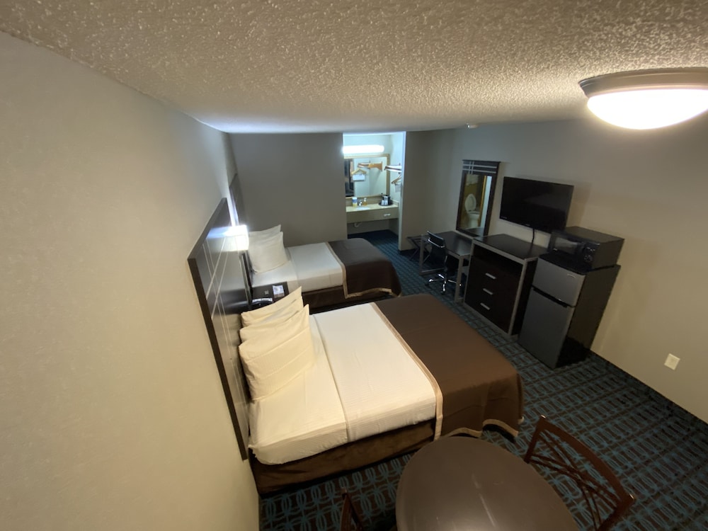 Deluxe Inn Fayetteville 52/61