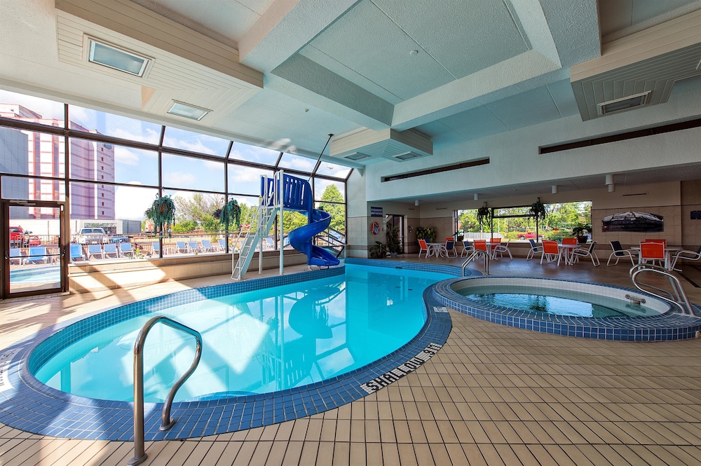 Howard Johnson Plaza by Wyndham by the Falls / Niagara Falls 4/50